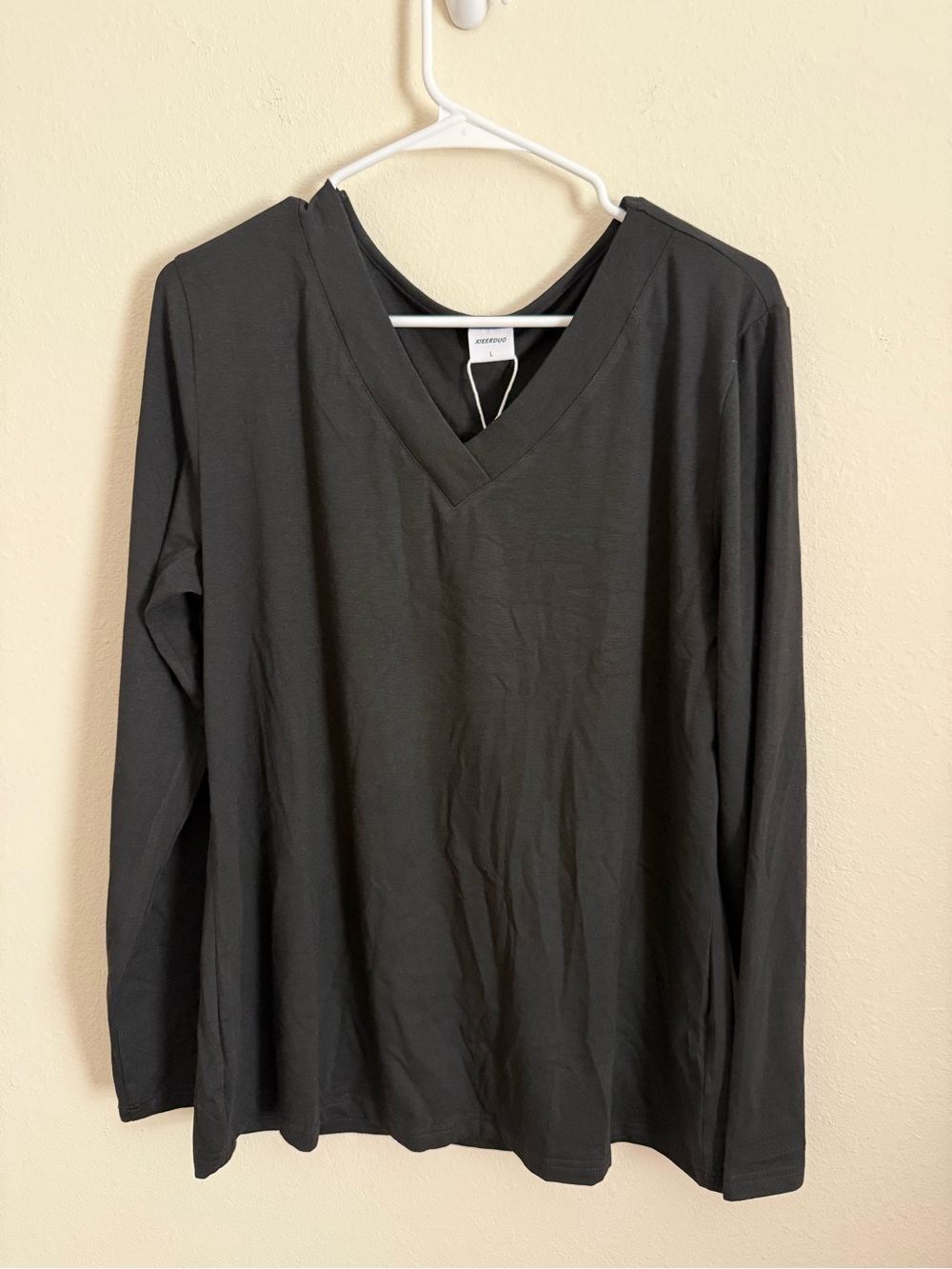 Women’s Long-Sleeve V-Neck Shirt - Black